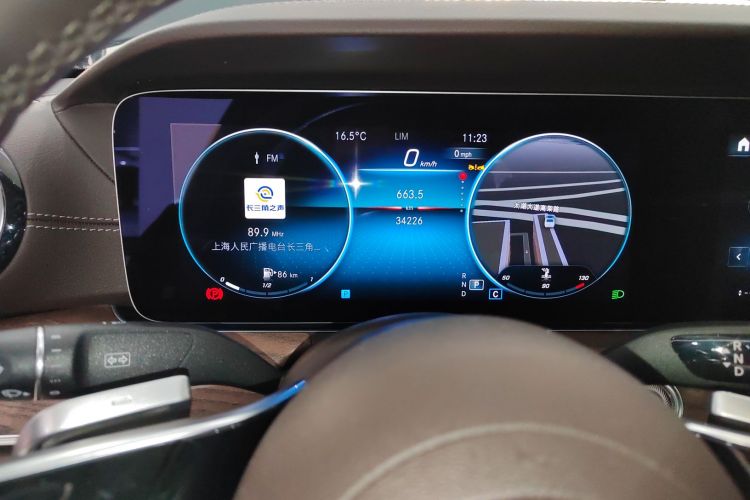 奔驰E级 2023款 改款 E 300 L 时尚型中控内饰14