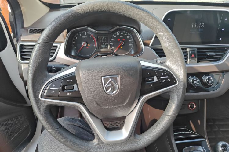 宝骏310W 2017款 1.5L 手动时尚型 国V中控内饰13