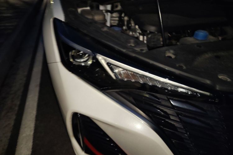 长安 逸动 2022款 PLUS 蓝鲸NE 1.4T GDI DCT尊贵版车身外观8