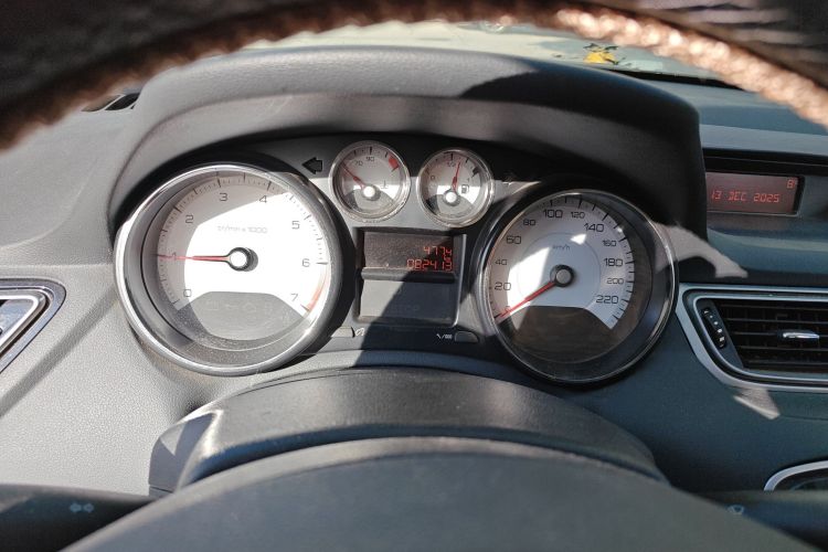 标致308 2014款 乐享版 经典 1.6L 手动风尚型中控内饰14