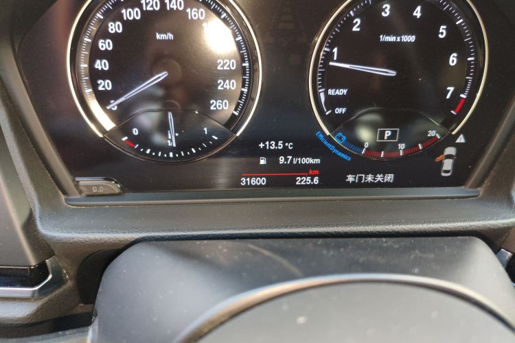 宝马1系 2019款 120i 领先型M运动套装中控内饰15