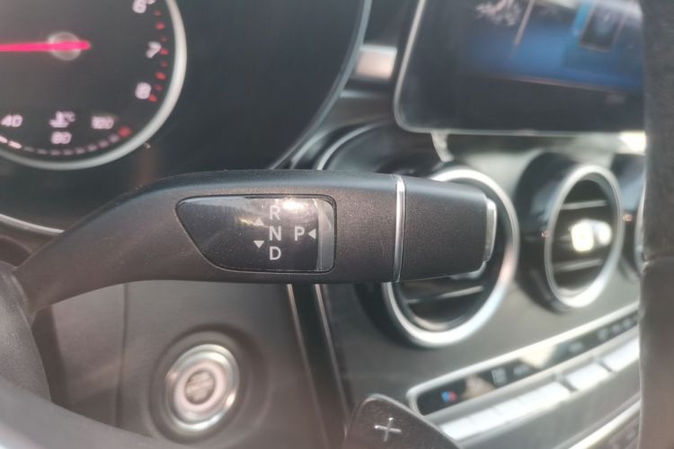 奔驰C级 2019款 C 180 L 时尚型运动版中控内饰18