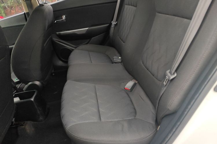 起亚K2 2012款 三厢 1.4L MT GLS纪念版中控内饰21