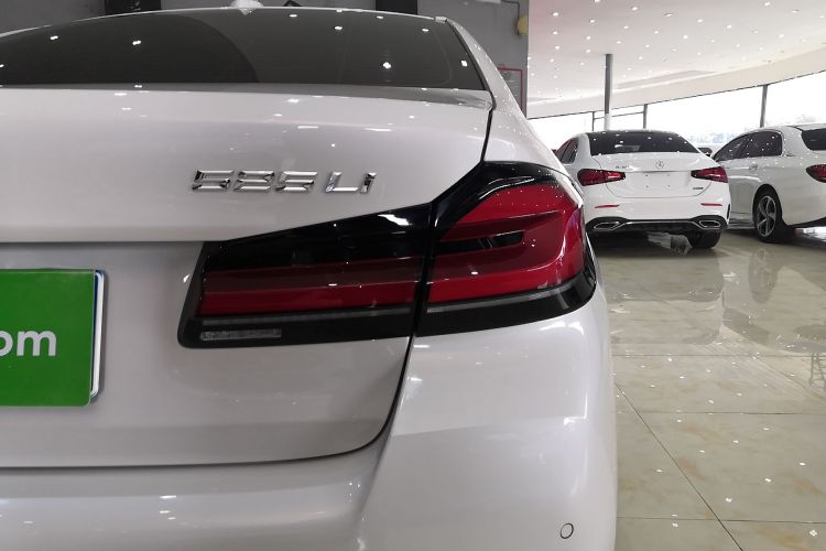 宝马5系 2022款 改款二 525Li M运动套装车身外观9