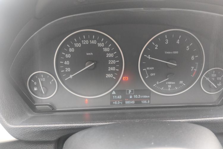 宝马3系 2016款 320i 时尚型中控内饰14