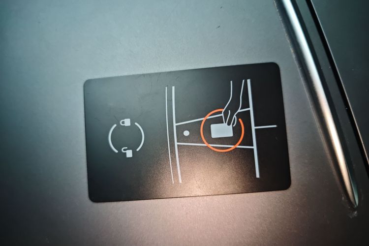 特斯拉 Model Y 2022款 改款 后轮驱动版中控内饰7001