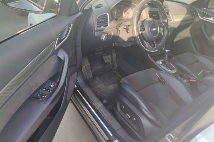 奥迪Q3 2016款 40 TFSI quattro 全时四驱风尚型中控内饰7003