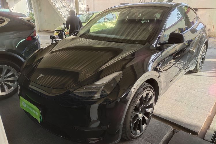 特斯拉 Model Y 2022款 长续航全轮驱动版车身外观1