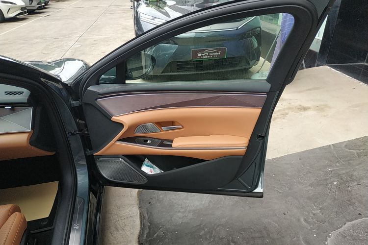 比亚迪 汉L 2025款 DM-p 四驱激光雷达旗舰型中控内饰42