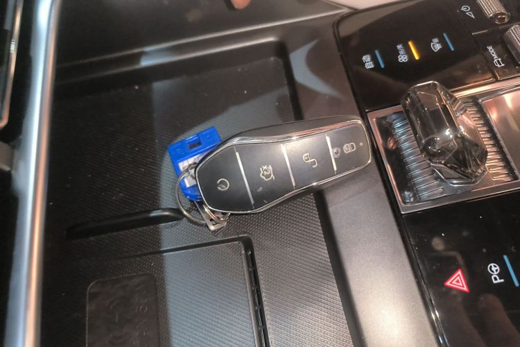 比亚迪 宋PLUS新能源 2025款 DM-i 智驾版 112KM 尊荣型中控内饰7001