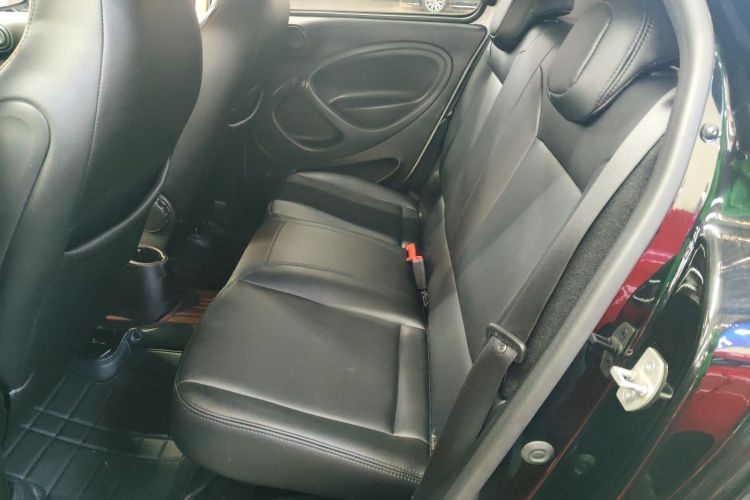 smart forfour 2018款 1.0L 52千瓦灵动版中控内饰21