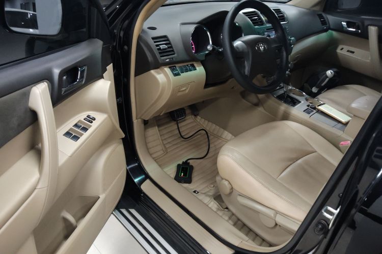 丰田 汉兰达 2012款 2.7L 两驱5座精英版中控内饰20