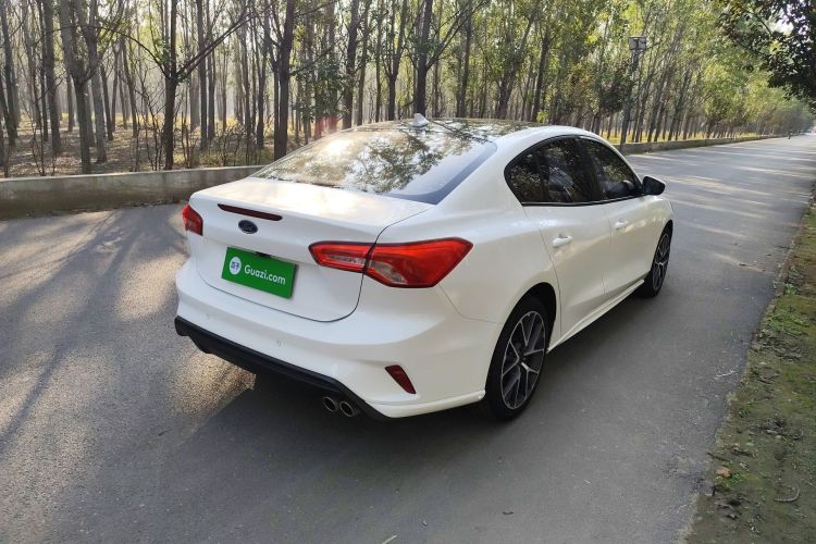 福特 福克斯 2020款 三厢 EcoBoost 180 自动锋潮型车身外观7