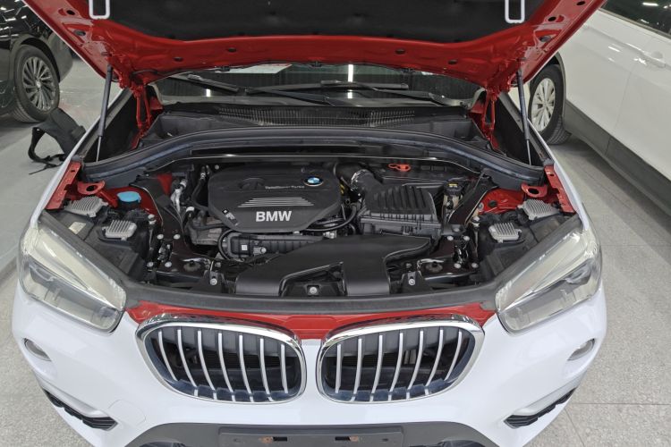 宝马X1 2019款 sDrive18Li 尊享型机舱底盘24