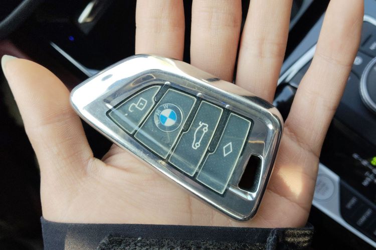 宝马X4 2022款 xDrive 25i M运动套装中控内饰11