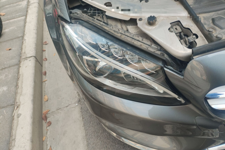 奔驰C级 2017款 改款 C 200 L 运动版车身外观8