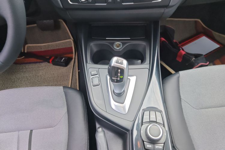 宝马1系(进口) 2013款 改款 116i 都市型中控内饰18