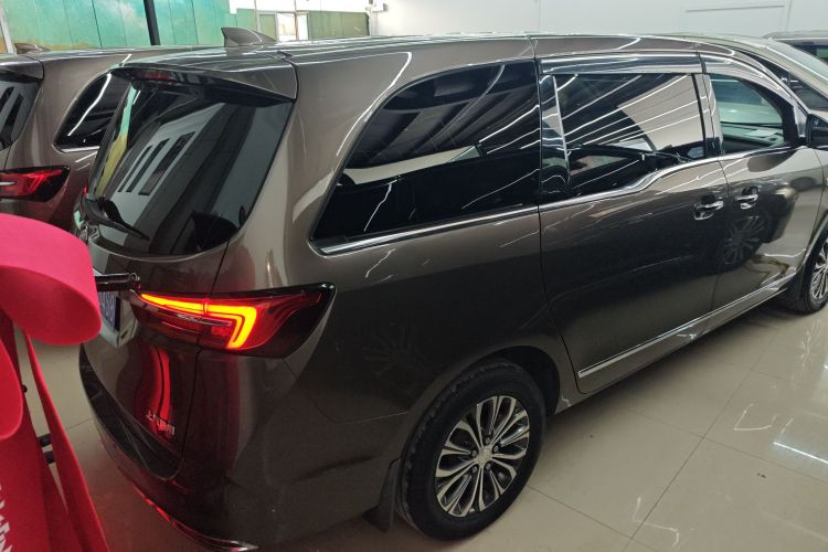 别克GL8 2021款 陆上公务舱 652T 豪华型车身外观7