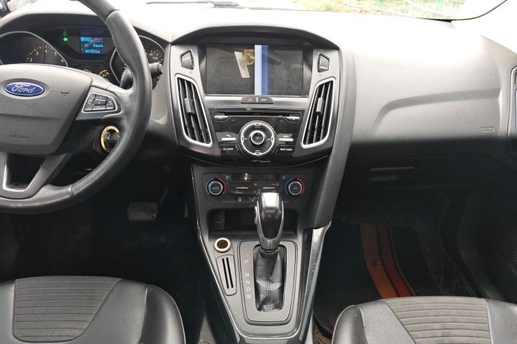 福特 福克斯 2015款 两厢 1.6L 自动风尚型中控内饰16