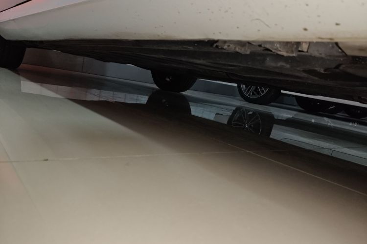 奔驰E级 2017款 改款 E 300 运动型局部细节9001