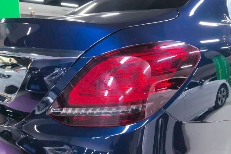 奔驰C级 2020款 改款 C 260 L 运动版车身外观9