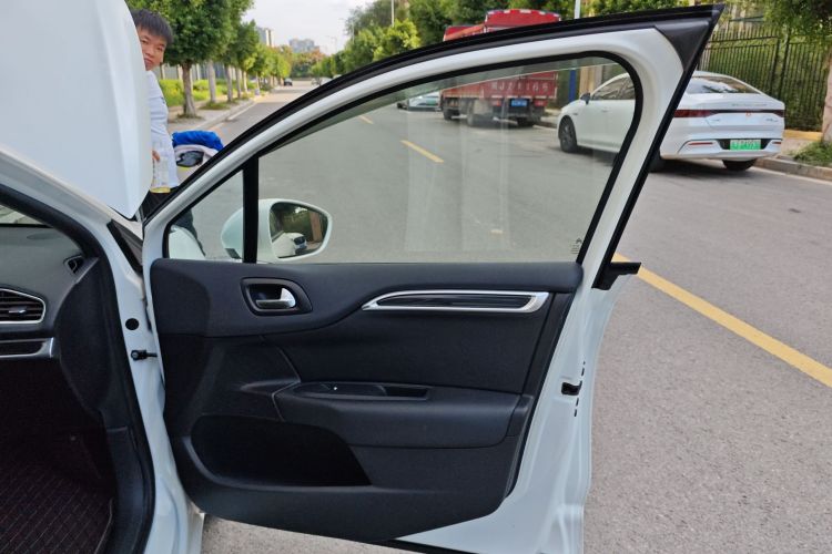 雪铁龙C4L 2014款 1.6THP 智驱版 自动劲智型中控内饰42