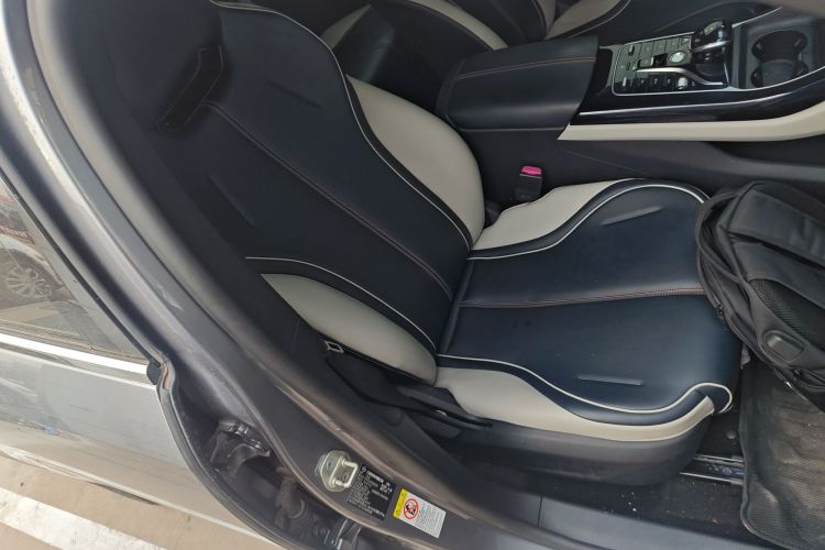 比亚迪 秦PLUS 2021款 DM-i 55KM 旗舰型局部细节41