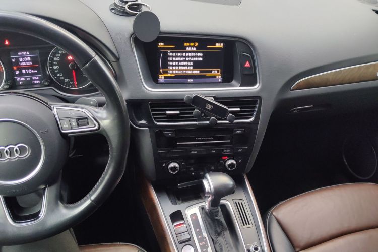 奥迪Q5 2016款 40 TFSI 舒适型中控内饰16