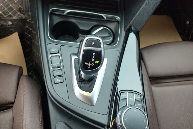 宝马3系 2018款 320Li 领先型M运动套装中控内饰18