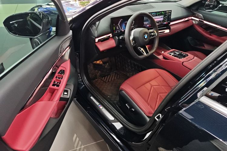 宝马5系 2025款 530Li 领先型 M运动套装中控内饰20