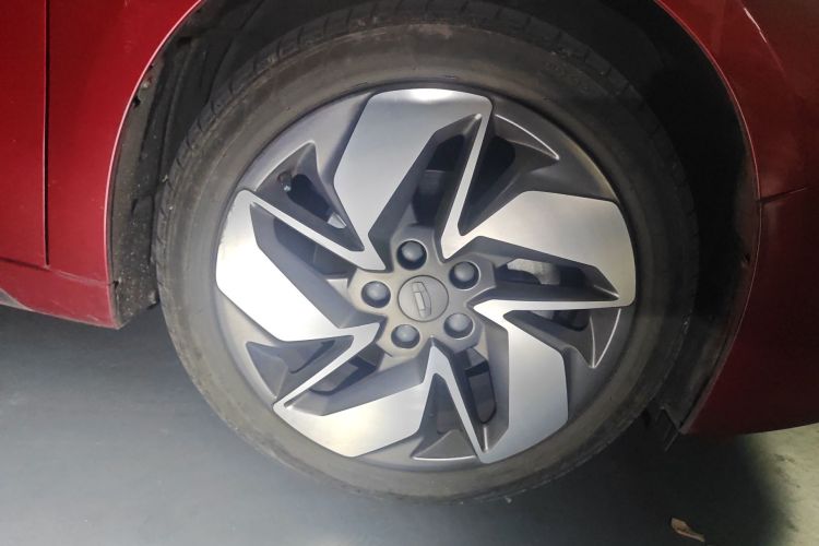 吉利几何A 2019款 高维标准续航幂方版车身外观10