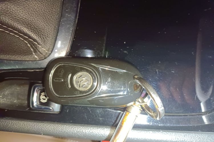 别克 君威 2017款 20T 尊贵型中控内饰11