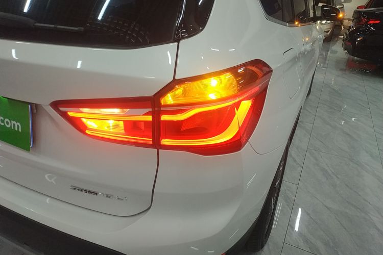 宝马X1 2019款 sDrive18Li 尊享型车身外观9