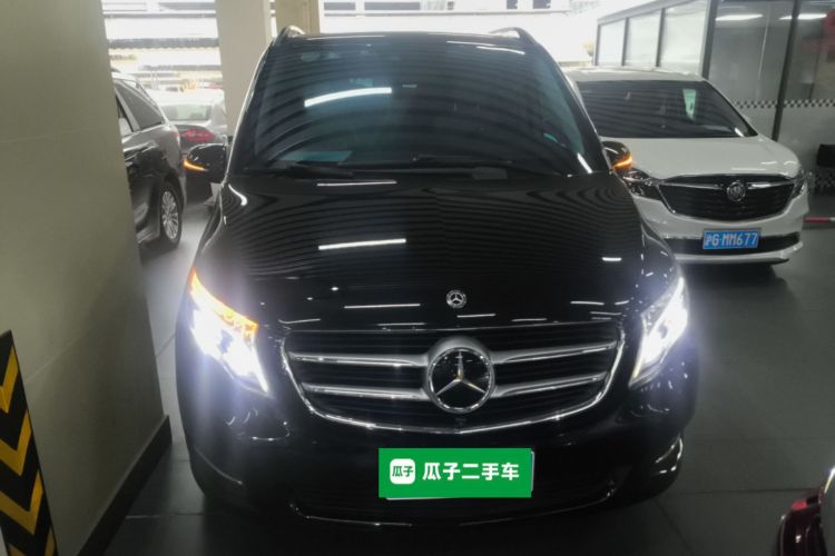 奔驰V级 2017款 V 260 L 尊贵加长版车身外观2