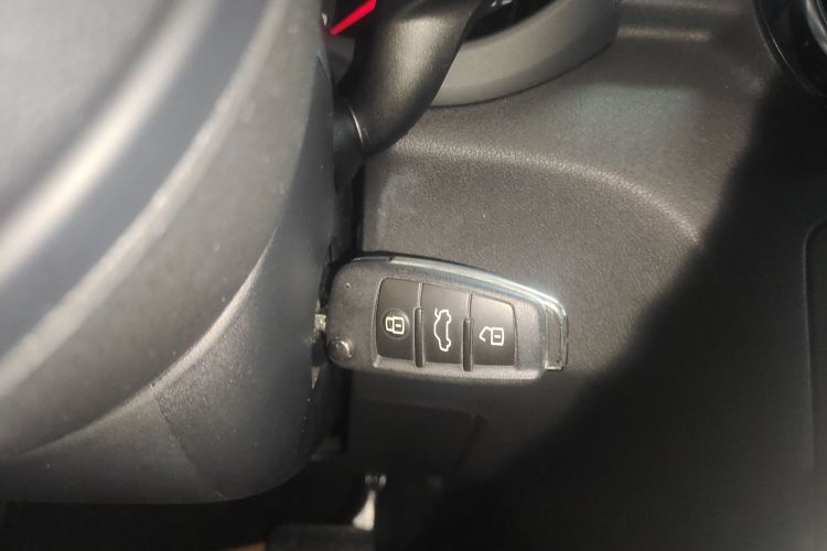 奥迪A1 2014款 30 TFSI Sportback时尚型中控内饰7001