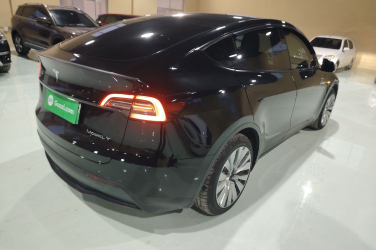 特斯拉 Model Y 2022款 后轮驱动版车身外观7