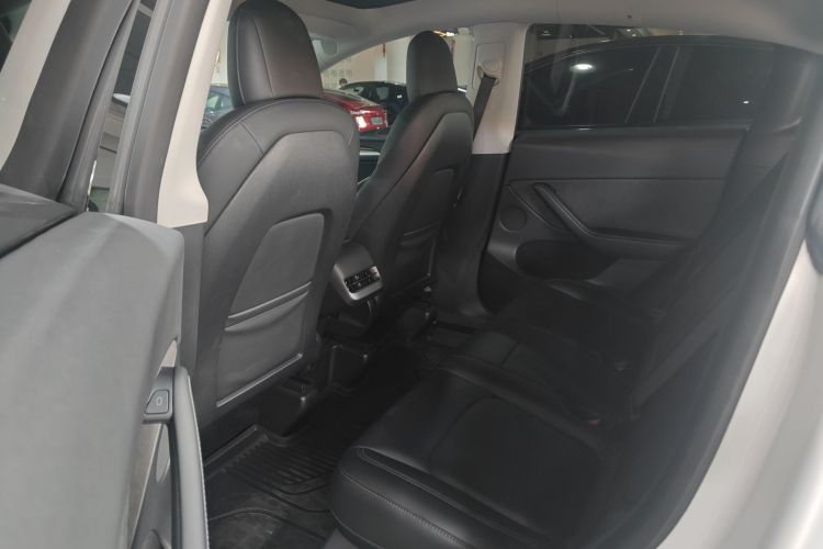 特斯拉 Model Y 2022款 长续航全轮驱动版中控内饰7004