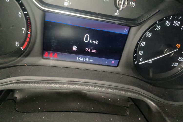 别克 君威 2024款 25T 超享版中控内饰15