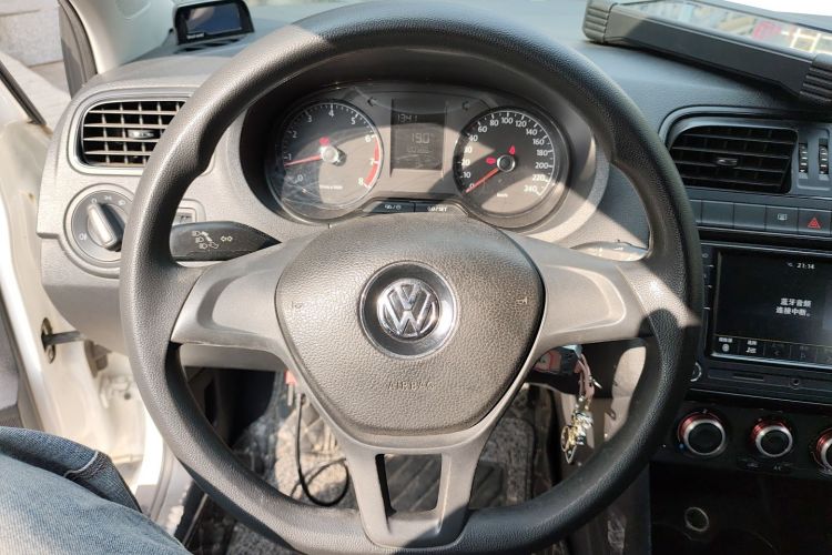 大众 Polo 2014款 1.4L 手动风尚版中控内饰13