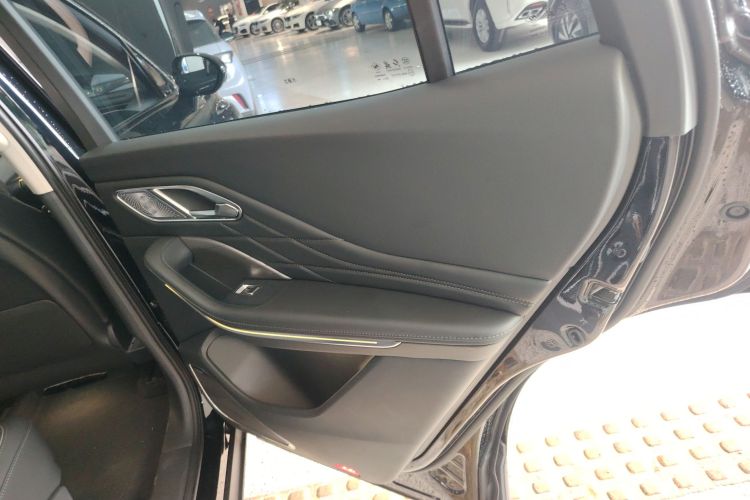 红旗HS7 PHEV 2024款 2.0T PHEV 四驱旗畅版 6座中控内饰7006