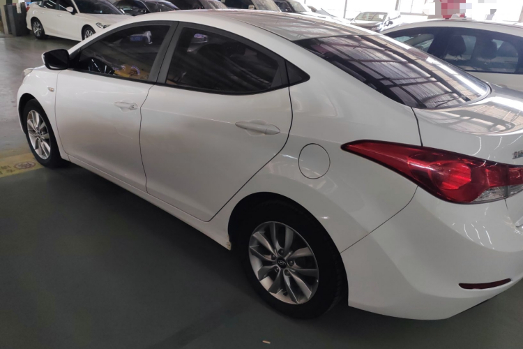 现代 朗动 2015款 1.6L 自动时尚型车身外观4