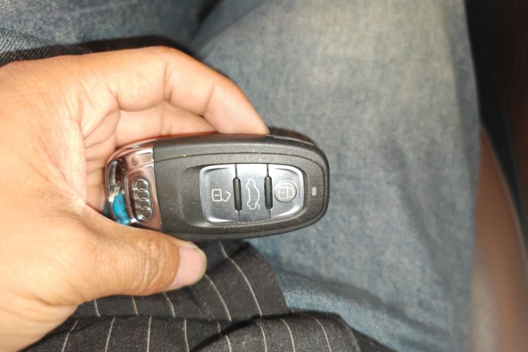 奥迪Q5 2017款 Plus 40 TFSI 技术型中控内饰7001