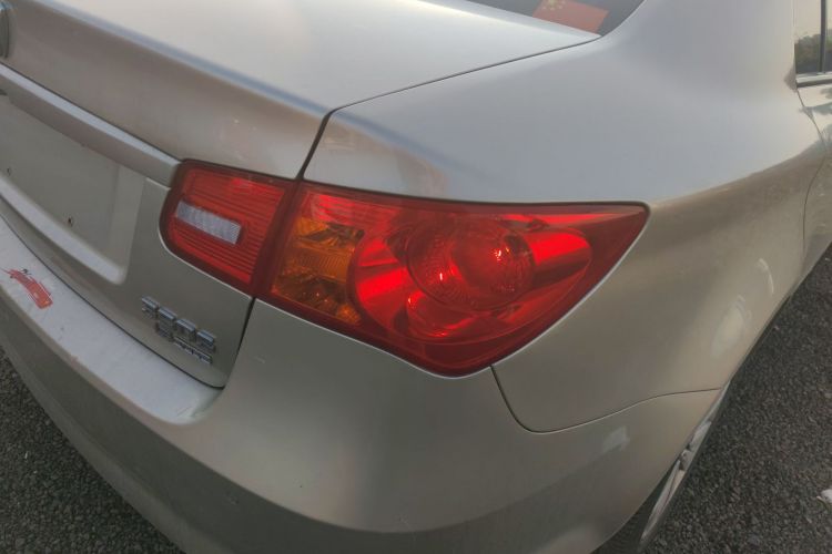 荣威350 2014款 1.5L 自动迅悦版车身外观9