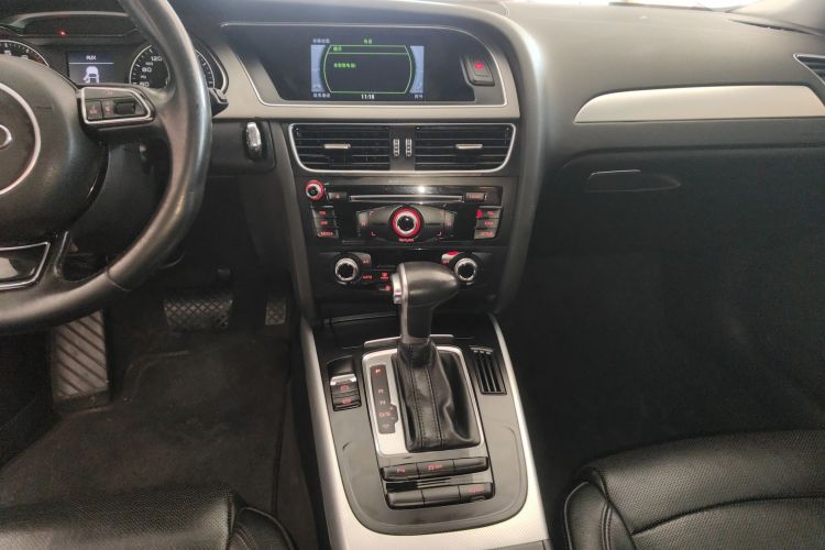 奥迪A4L 2016款 35 TFSI 自动标准型中控内饰16
