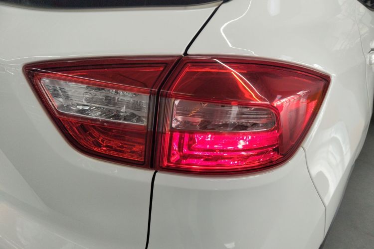 长安CS15 2016款 1.5L 自动豪华版车身外观9