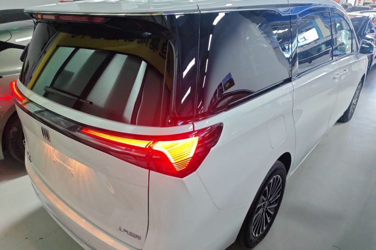 别克GL8新能源 2025款 陆尚 尊享版 7座车身外观7