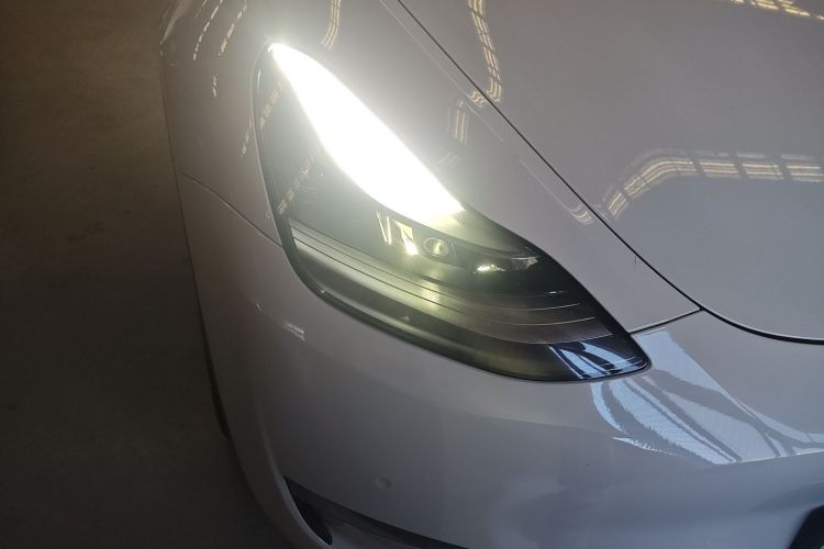 特斯拉 Model Y 2021款 标准续航后驱版车身外观8