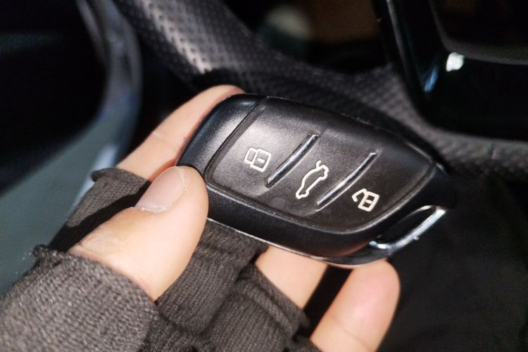 荣威i5 2023款 1.5L CVT尊荣版中控内饰7001