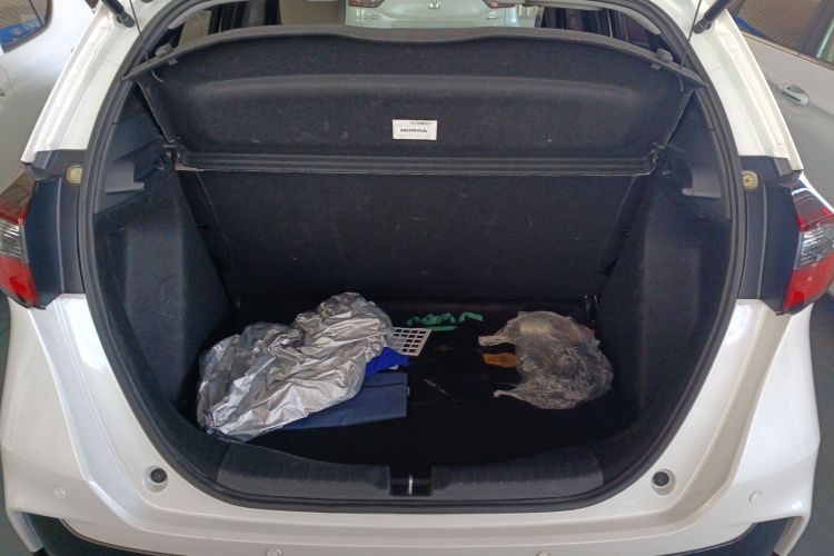 本田 飞度 2023款 1.5L CVT潮跑版机舱底盘23