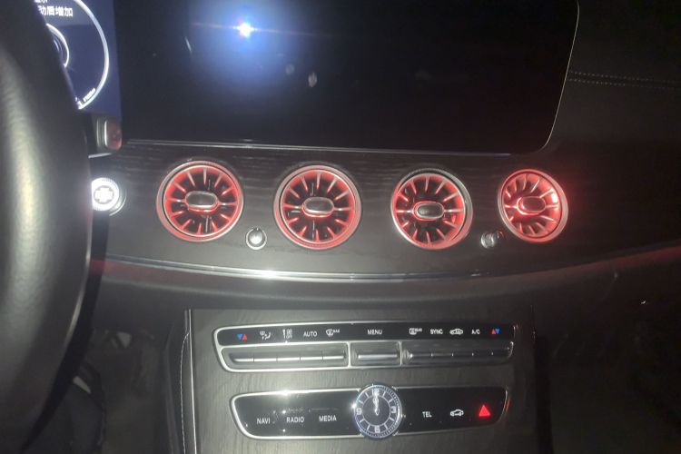 奔驰E级 2019款 E 200 L局部细节16